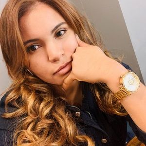 Meet your Posher, Ana